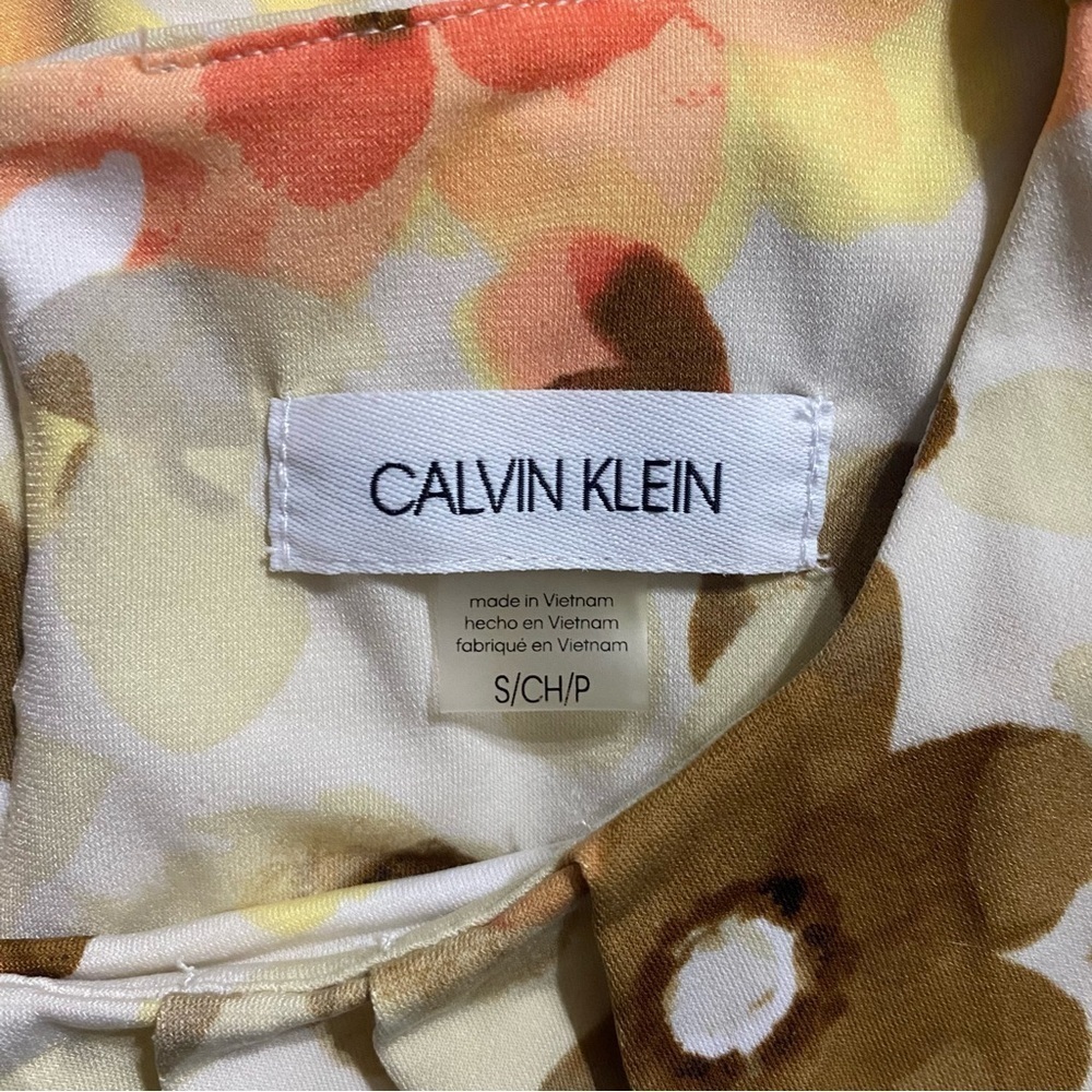 Calvin Klein Cream Peach Floral Print Pleated Sleeveless Top - Picture 5 of 6